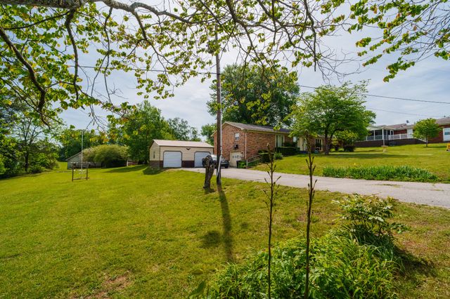 128 N Turner Dr, Sparta, TN 38583