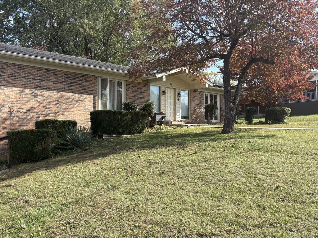 128 N Turner Dr, Sparta, TN 38583