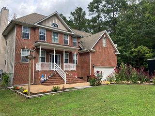 9851 Autumn Woods LN, Gloucester, VA 23061