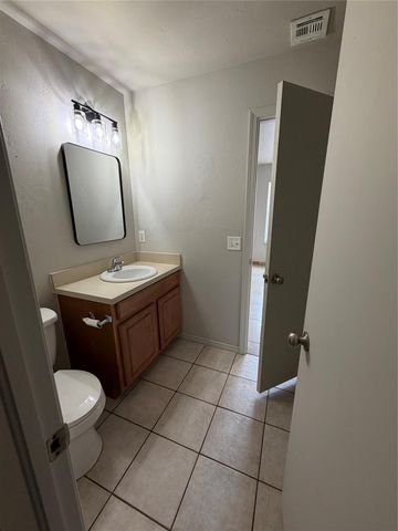 2704 Fennel Road, Yukon, OK 73128