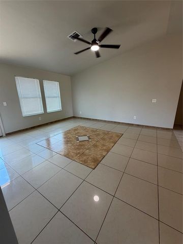 2704 Fennel Road, Yukon, OK 73128