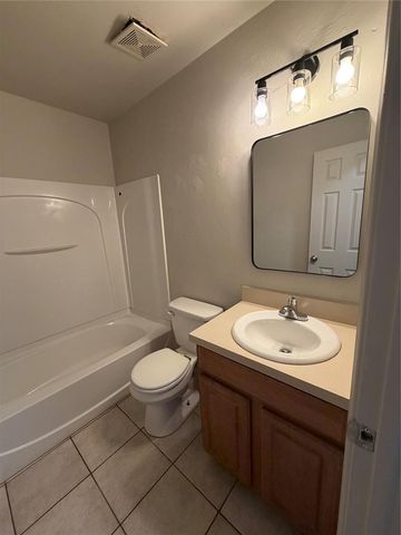 2704 Fennel Road, Yukon, OK 73128