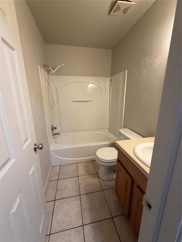 2704 Fennel Road, Yukon, OK 73128