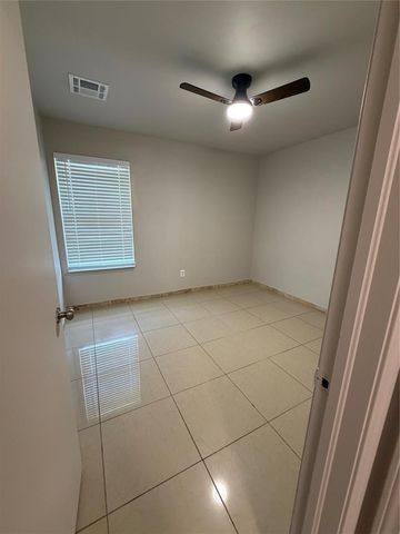 2704 Fennel Road, Yukon, OK 73128