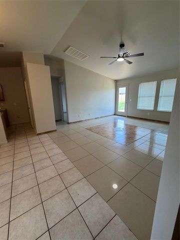 2704 Fennel Road, Yukon, OK 73128