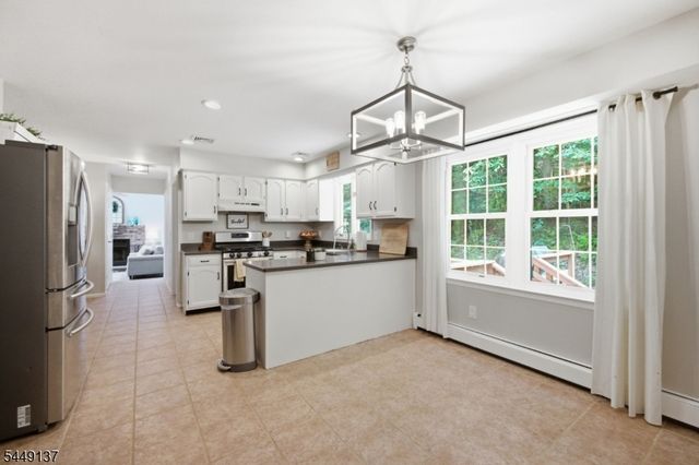 2 Powhatatan Way, Mount Olive Twp., NJ 07840