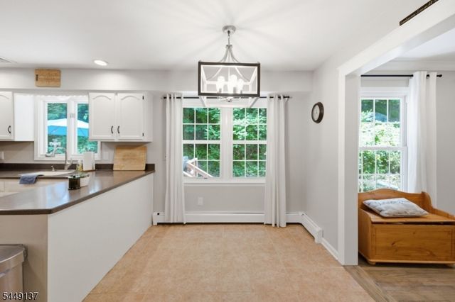 2 Powhatatan Way, Mount Olive Twp., NJ 07840