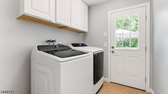 2 Powhatatan Way, Mount Olive Twp., NJ 07840