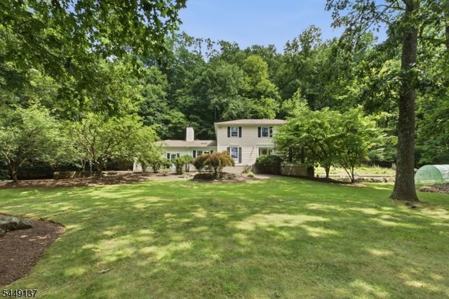 2 Powhatatan Way, Mount Olive Twp., NJ 07840