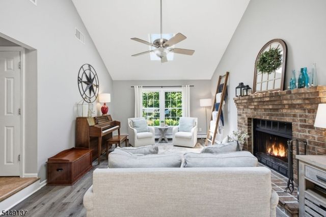 2 Powhatatan Way, Mount Olive Twp., NJ 07840