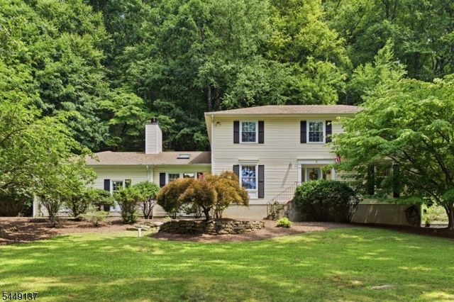 2 Powhatatan Way, Mount Olive Twp., NJ 07840