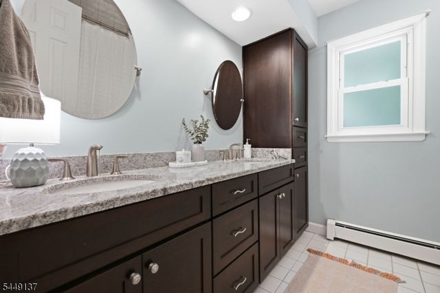 2 Powhatatan Way, Mount Olive Twp., NJ 07840