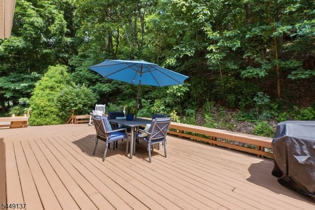 2 Powhatatan Way, Mount Olive Twp., NJ 07840