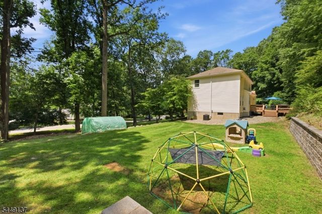 2 Powhatatan Way, Mount Olive Twp., NJ 07840