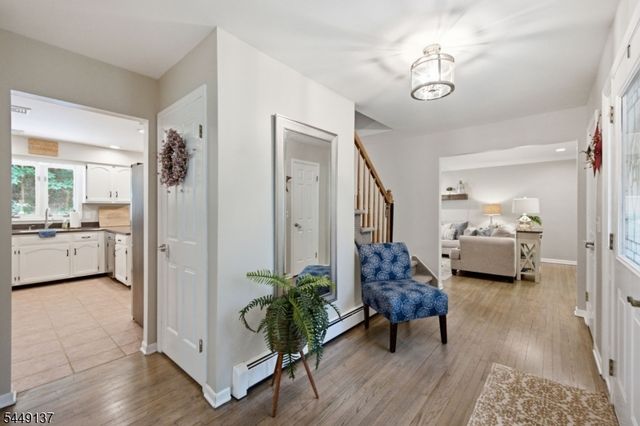 2 Powhatatan Way, Mount Olive Twp., NJ 07840