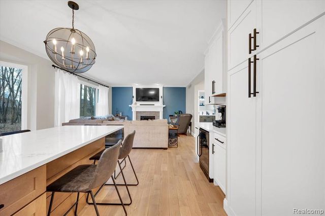 54424 Maple Creek Court, Shelby Twp, MI 48316