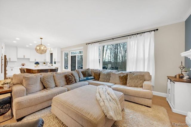 54424 Maple Creek Court, Shelby Twp, MI 48316