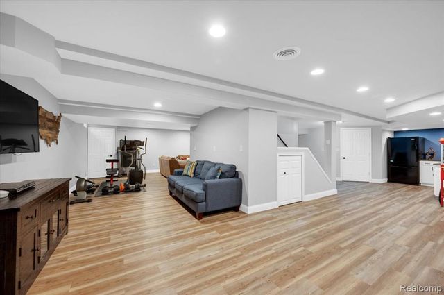 54424 Maple Creek Court, Shelby Twp, MI 48316