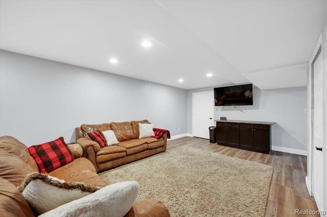 54424 Maple Creek Court, Shelby Twp, MI 48316