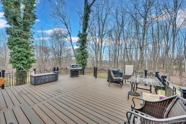 54424 Maple Creek Court, Shelby Twp, MI 48316