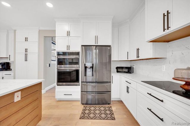 54424 Maple Creek Court, Shelby Twp, MI 48316