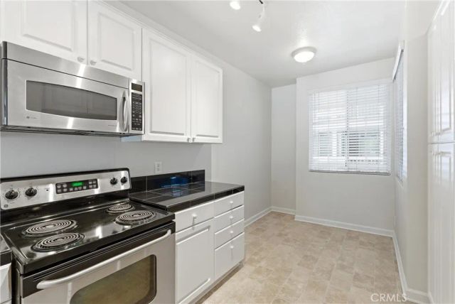 20301 Bluffside D-201, Huntington Beach, CA 92646