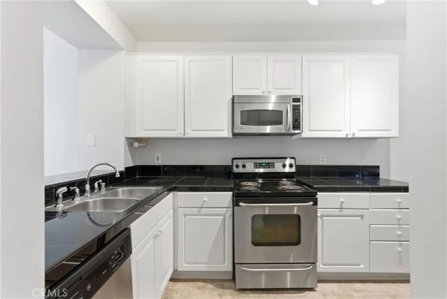 20301 Bluffside D-201, Huntington Beach, CA 92646