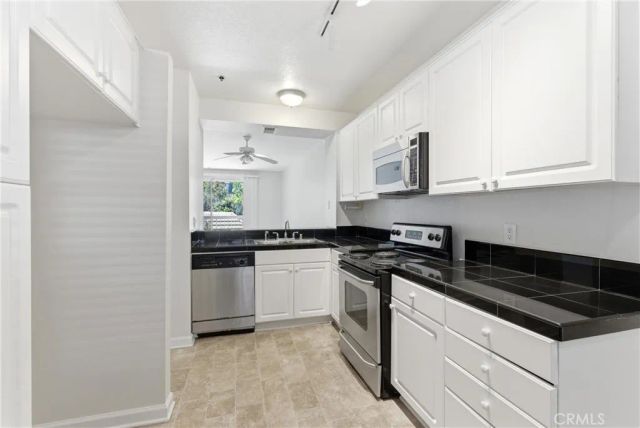 20301 Bluffside D-201, Huntington Beach, CA 92646