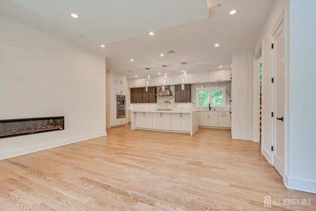 67 Falcon Road, Livingston, NJ 07039