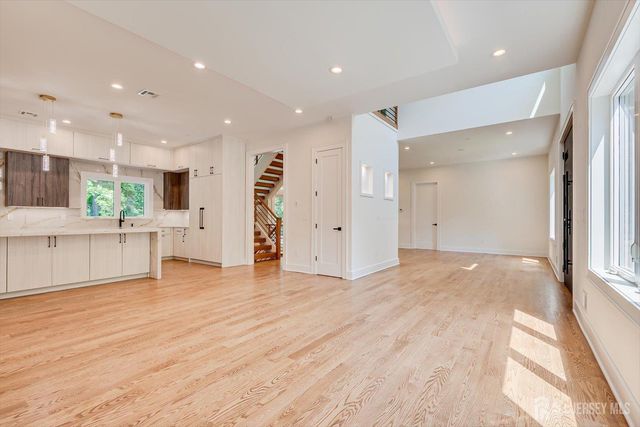 67 Falcon Road, Livingston, NJ 07039
