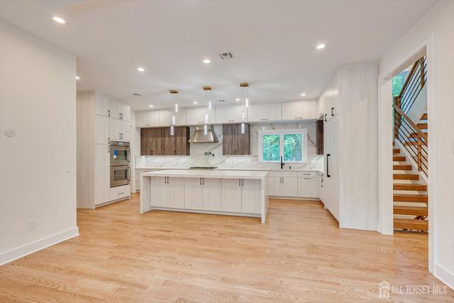 67 Falcon Road, Livingston, NJ 07039