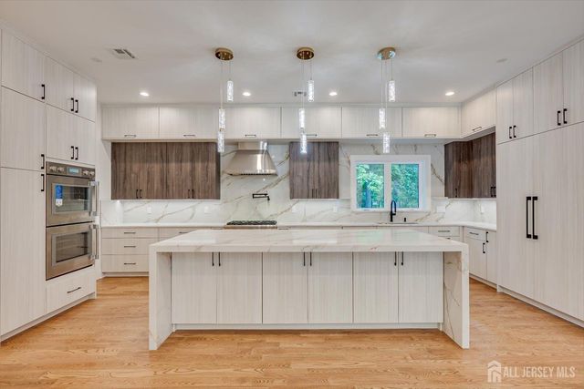 67 Falcon Road, Livingston, NJ 07039