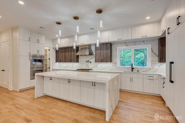 67 Falcon Road, Livingston, NJ 07039