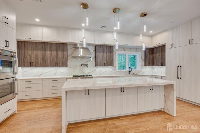 67 Falcon Road, Livingston, NJ 07039