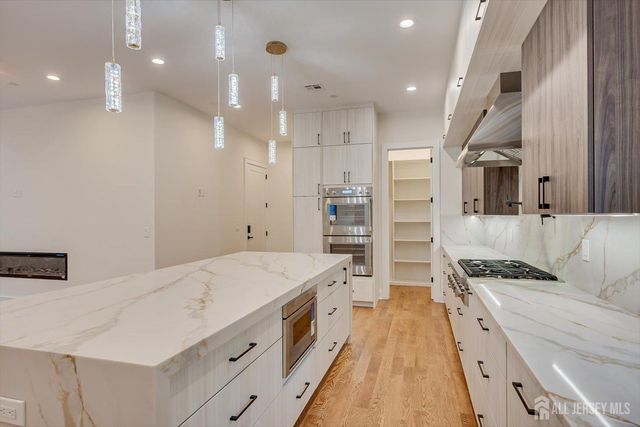 67 Falcon Road, Livingston, NJ 07039