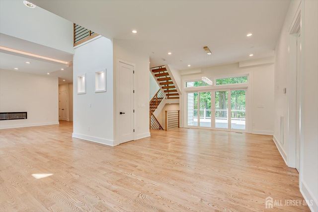 67 Falcon Road, Livingston, NJ 07039