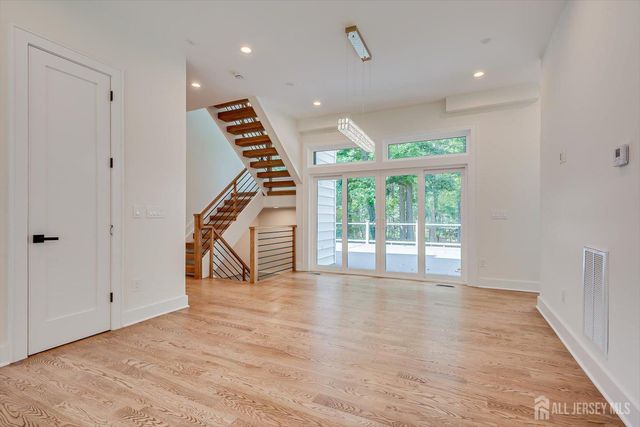 67 Falcon Road, Livingston, NJ 07039