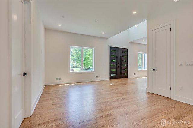 67 Falcon Road, Livingston, NJ 07039