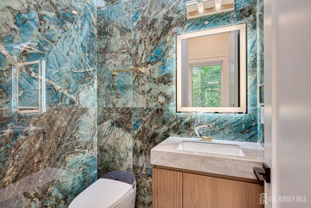 67 Falcon Road, Livingston, NJ 07039