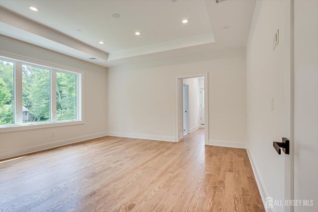 67 Falcon Road, Livingston, NJ 07039