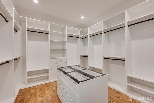 67 Falcon Road, Livingston, NJ 07039