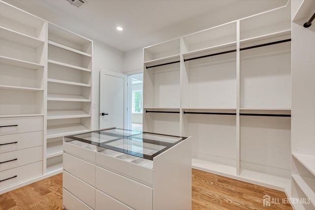 67 Falcon Road, Livingston, NJ 07039