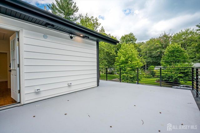 67 Falcon Road, Livingston, NJ 07039