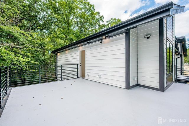 67 Falcon Road, Livingston, NJ 07039