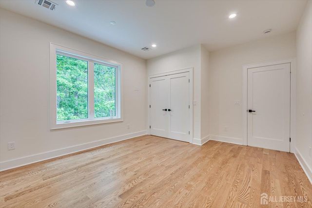 67 Falcon Road, Livingston, NJ 07039