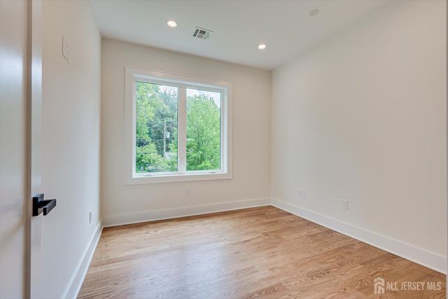 67 Falcon Road, Livingston, NJ 07039