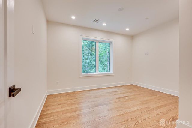 67 Falcon Road, Livingston, NJ 07039