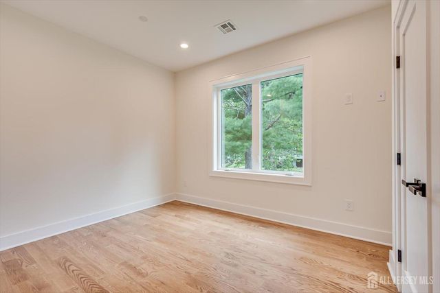 67 Falcon Road, Livingston, NJ 07039