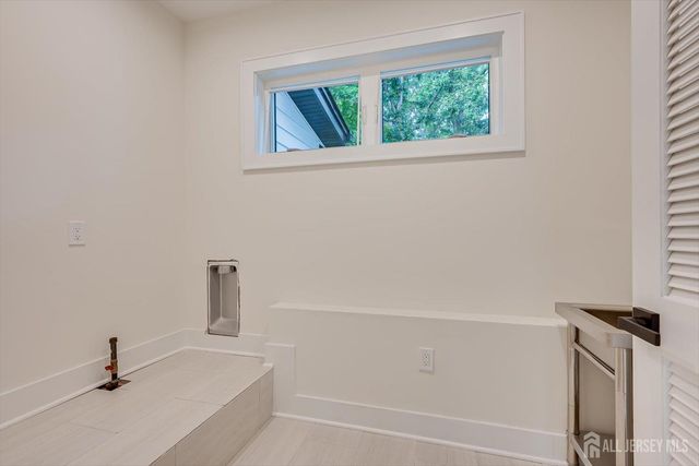 67 Falcon Road, Livingston, NJ 07039