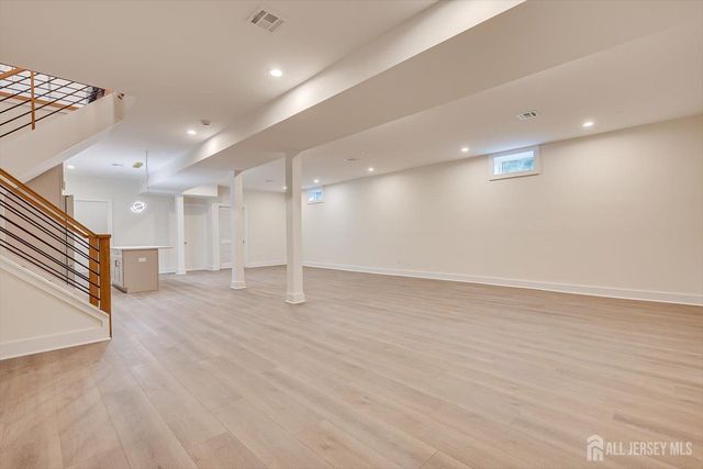 67 Falcon Road, Livingston, NJ 07039